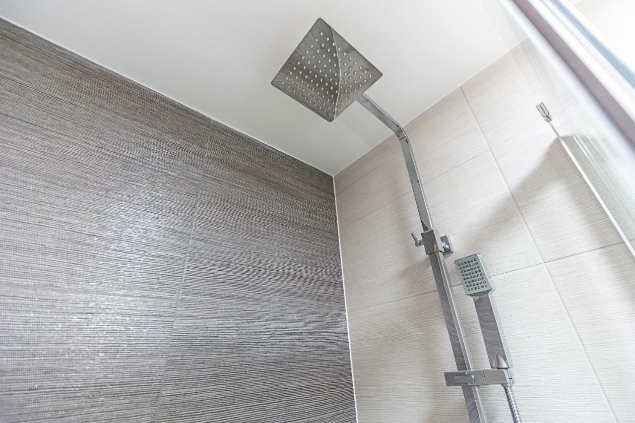 Modern Apartment Canary Wharf Лондон Екстериор снимка