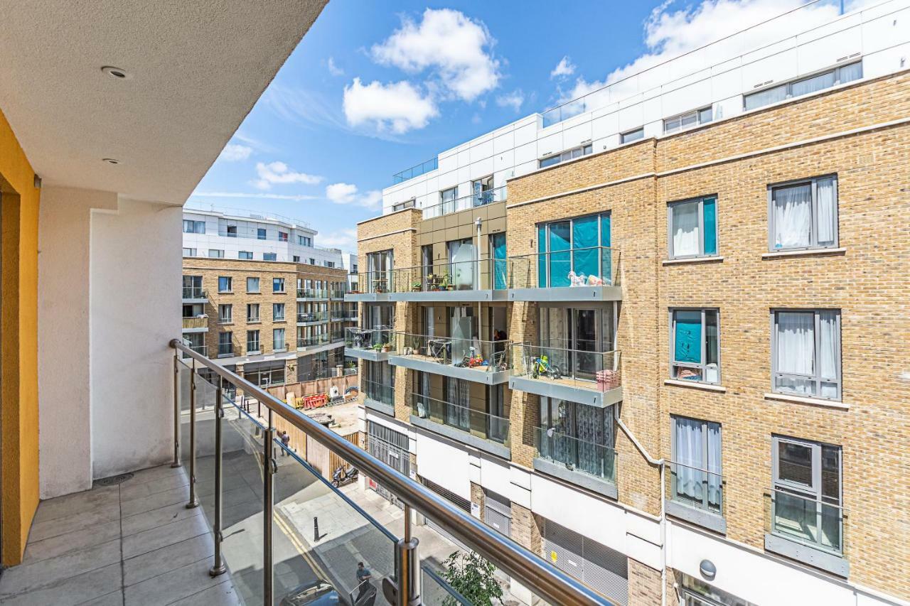 Modern Apartment Canary Wharf Лондон Екстериор снимка