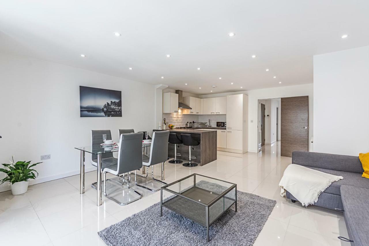 Modern Apartment Canary Wharf Лондон Екстериор снимка