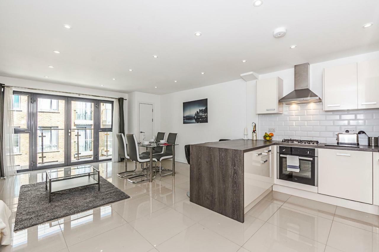 Modern Apartment Canary Wharf Лондон Екстериор снимка