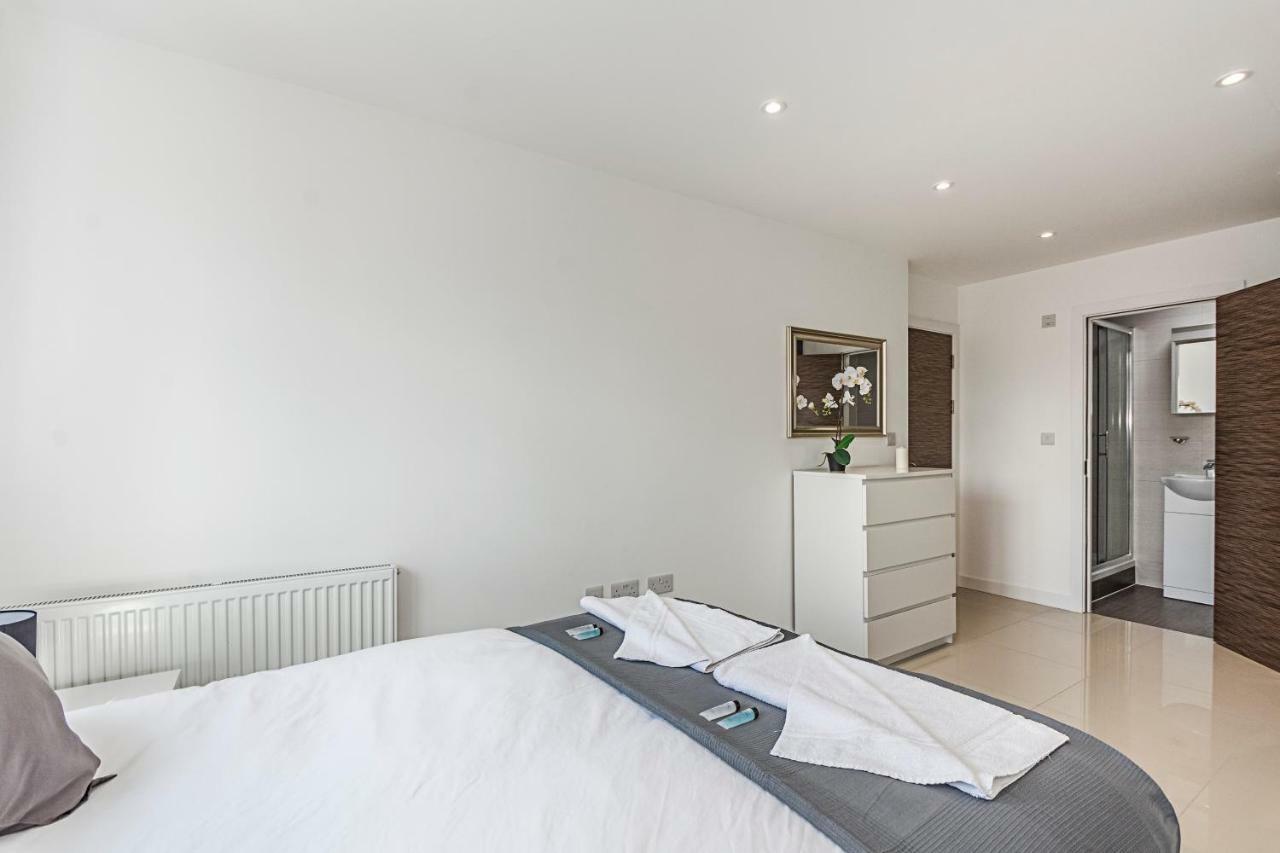 Modern Apartment Canary Wharf Лондон Екстериор снимка