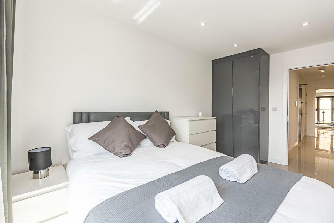 Modern Apartment Canary Wharf Лондон Екстериор снимка