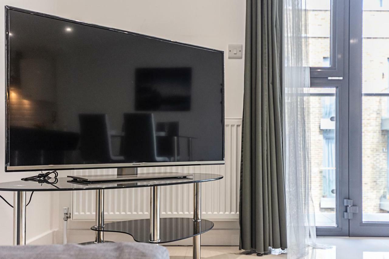 Modern Apartment Canary Wharf Лондон Екстериор снимка