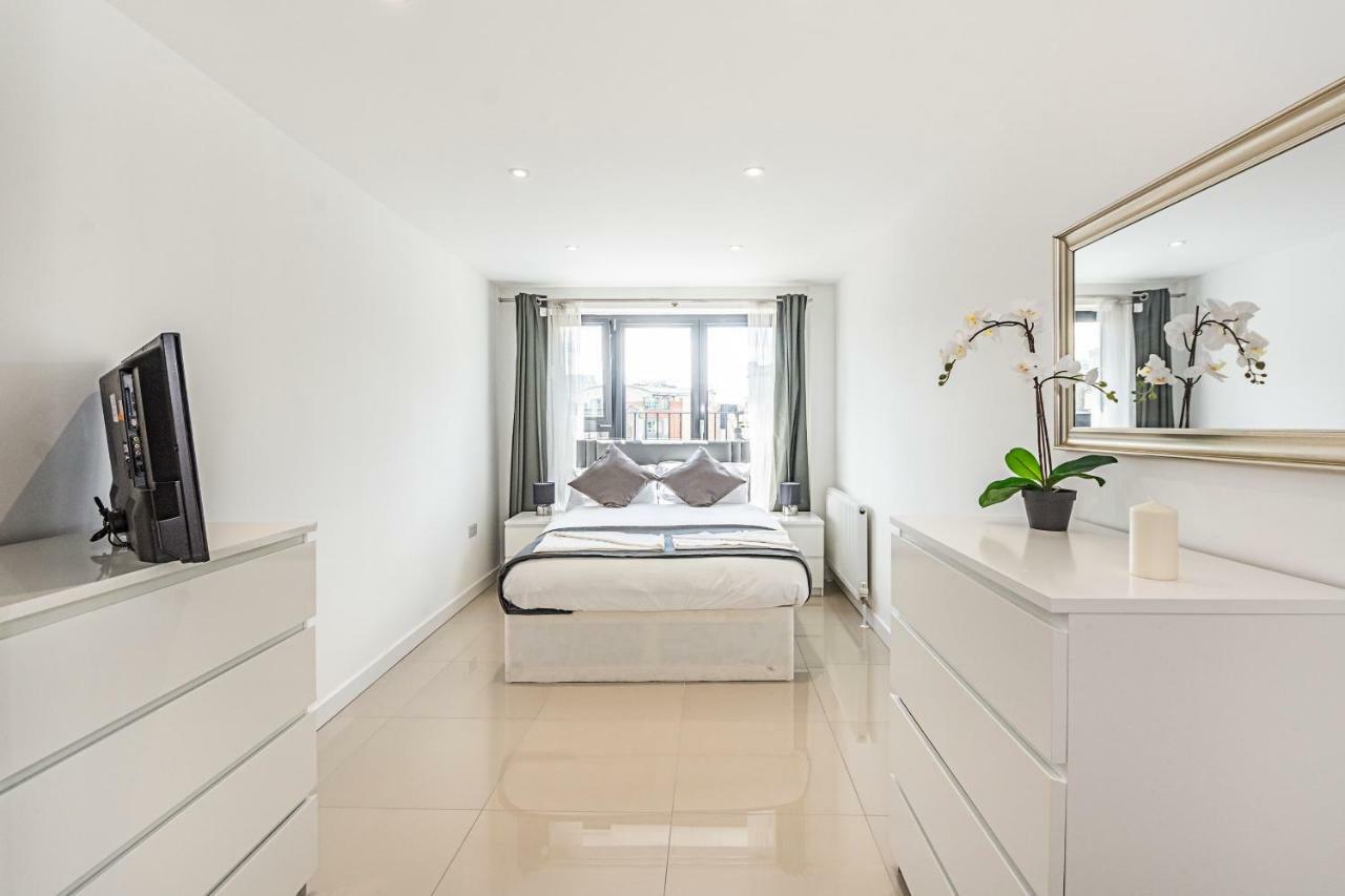 Modern Apartment Canary Wharf Лондон Екстериор снимка