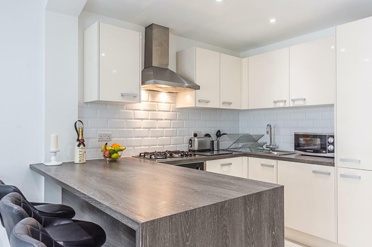 Modern Apartment Canary Wharf Лондон Екстериор снимка